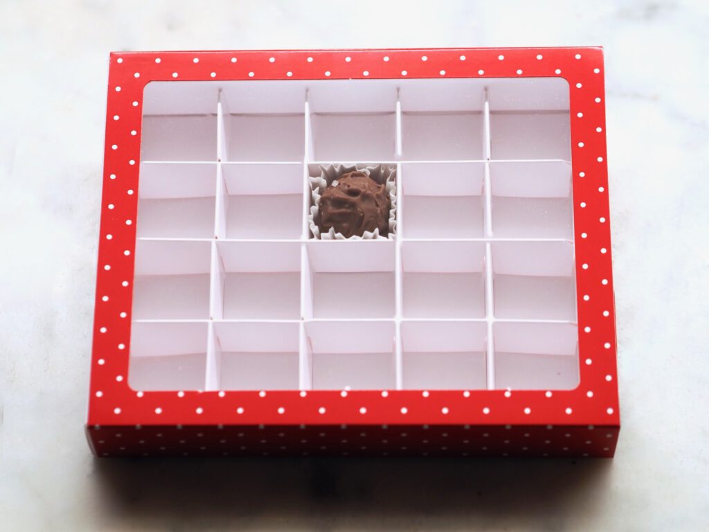 Pralinenbox 20er rot-weiß Punkte