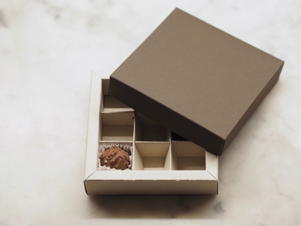 Pralinenbox 9er braun